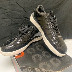 Men’s akademiks croc pattern shoes